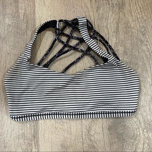 Brand: Lululemon
Size: 6 
Color: black and white